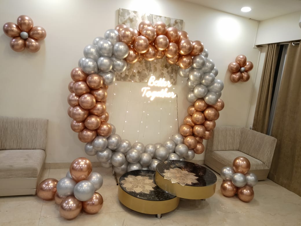 ring arch with balloon decor