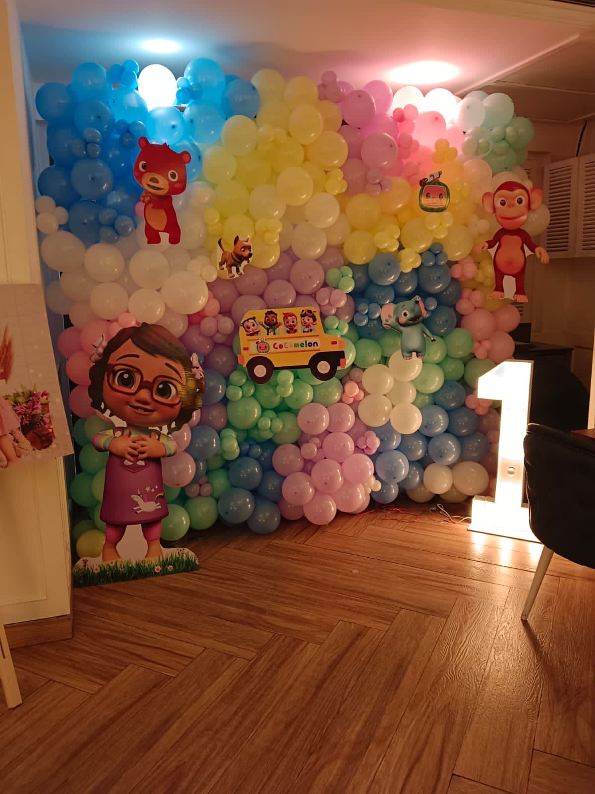 balloon wall theme decor