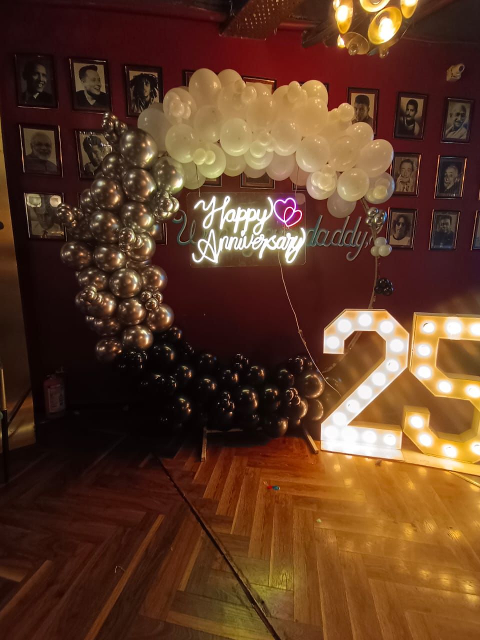 ring arch with balloon anniversary decor