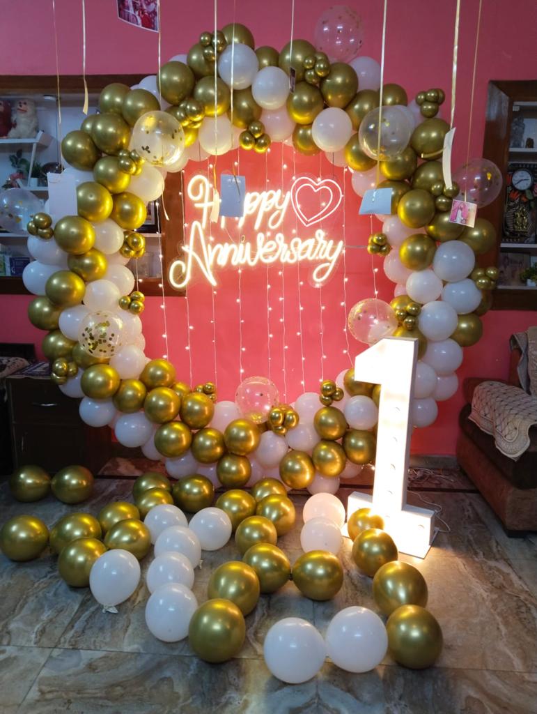 ring arch with balloon decor